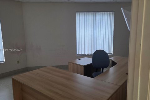 Propiedad comercial en venta en Pompano Beach, Florida № 1957632 - foto 5