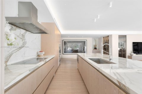Condo in Miami Beach, Florida, 4 bedrooms  № 1763794 - photo 13