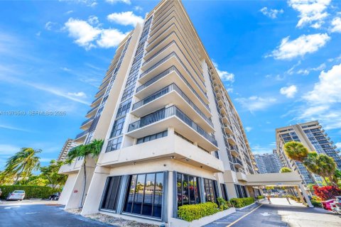 Copropriété à louer à Hallandale Beach, Floride: 2 chambres, 126.35 m2 № 2031438 - photo 30