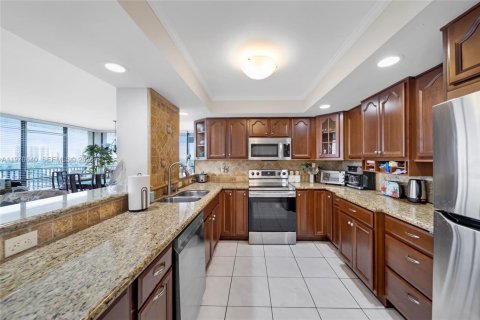 Copropriété à louer à Hallandale Beach, Floride: 2 chambres, 126.35 m2 № 2031438 - photo 2