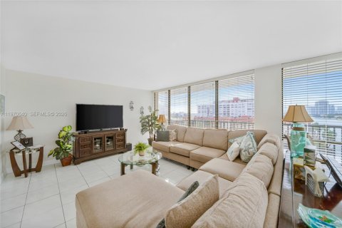Copropriété à louer à Hallandale Beach, Floride: 2 chambres, 126.35 m2 № 2031438 - photo 11