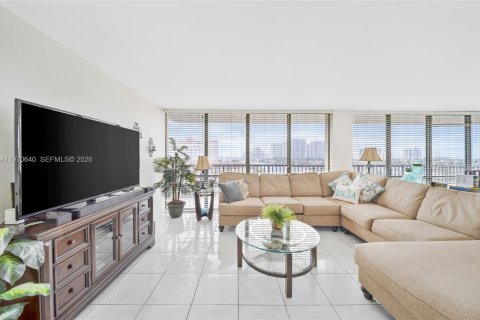 Copropriété à louer à Hallandale Beach, Floride: 2 chambres, 126.35 m2 № 2031438 - photo 8