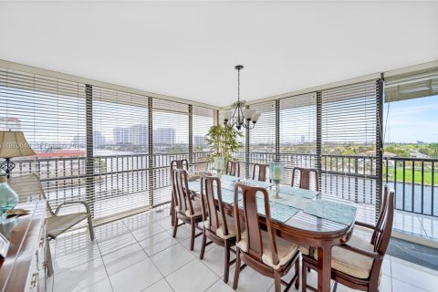 Copropriété à louer à Hallandale Beach, Floride: 2 chambres, 126.35 m2 № 2031438 - photo 7