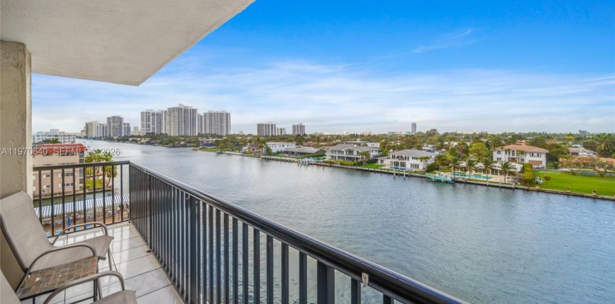 Condo à Hallandale Beach, Floride, 2 chambres  № 2031438