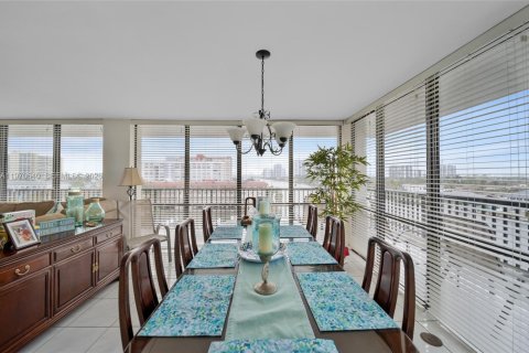 Copropriété à louer à Hallandale Beach, Floride: 2 chambres, 126.35 m2 № 2031438 - photo 10