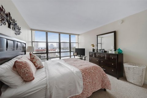 Copropriété à louer à Hallandale Beach, Floride: 2 chambres, 126.35 m2 № 2031438 - photo 22