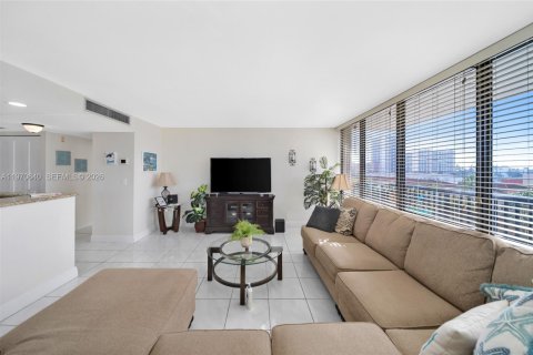 Copropriété à louer à Hallandale Beach, Floride: 2 chambres, 126.35 m2 № 2031438 - photo 12