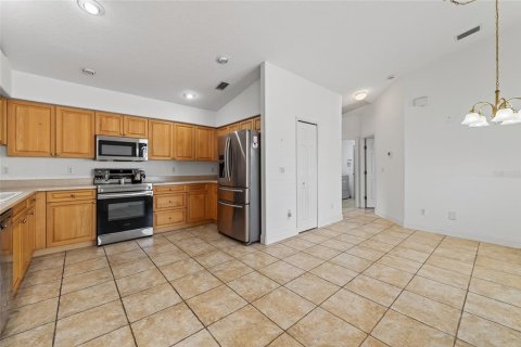 House in Port Orange, Florida 3 bedrooms, 180.42 sq.m. № 2316667 - photo 13