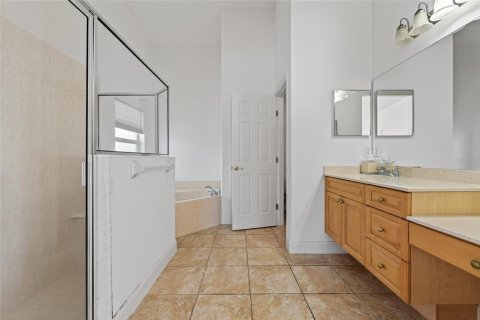 House in Port Orange, Florida 3 bedrooms, 180.42 sq.m. № 2316667 - photo 21