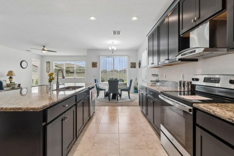 House in Tampa, Florida 5 bedrooms, 331.29 sq.m. № 2229587 - photo 12