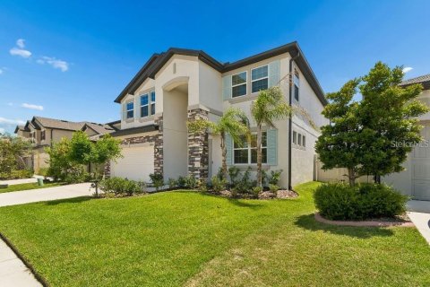 House in Tampa, Florida 5 bedrooms, 331.29 sq.m. № 2229587 - photo 4