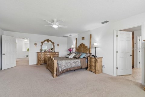House in Tampa, Florida 5 bedrooms, 331.29 sq.m. № 2229587 - photo 15