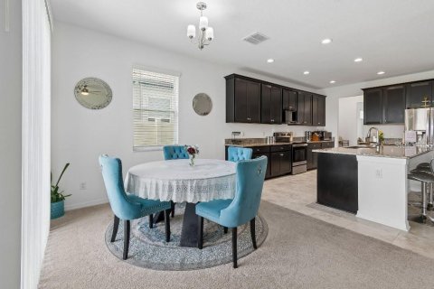 House in Tampa, Florida 5 bedrooms, 331.29 sq.m. № 2229587 - photo 10