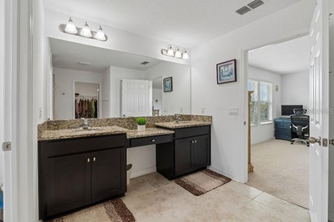 House in Tampa, Florida 5 bedrooms, 331.29 sq.m. № 2229587 - photo 17
