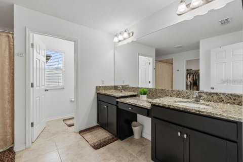 House in Tampa, Florida 5 bedrooms, 331.29 sq.m. № 2229587 - photo 18