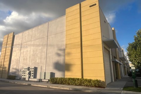 Купить коммерческую недвижимость в Суитуотер, Флорида № 2063173 - фото 3