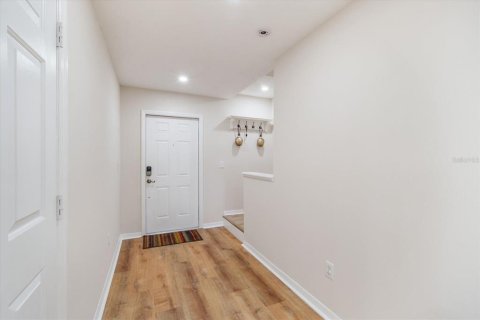 Townhouse in Tampa, Florida 3 bedrooms, 173.54 sq.m. № 1855407 - photo 9