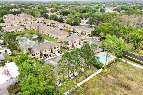 Townhouse in Tampa, Florida 3 bedrooms, 173.54 sq.m. № 1855407 - photo 2