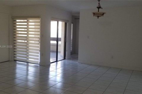 Condominio en venta en Miami, Florida, 3 dormitorios, 115.2 m2 № 1699300 - foto 4