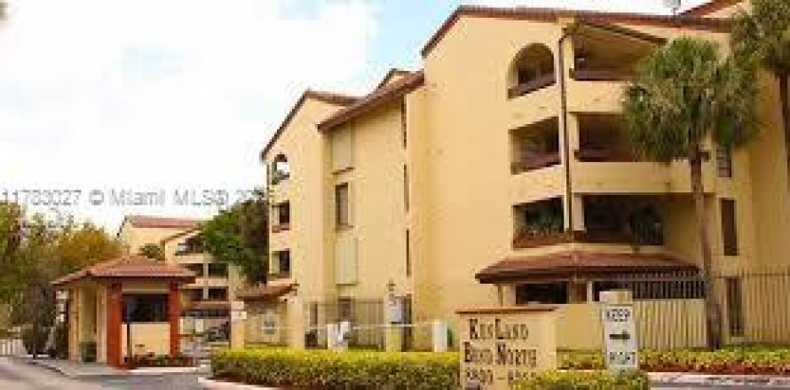 Condominio en Miami, Florida, 3 dormitorios № 1699300