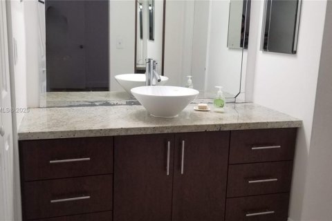 Condominio en venta en Miami, Florida, 3 dormitorios, 115.2 m2 № 1699300 - foto 9