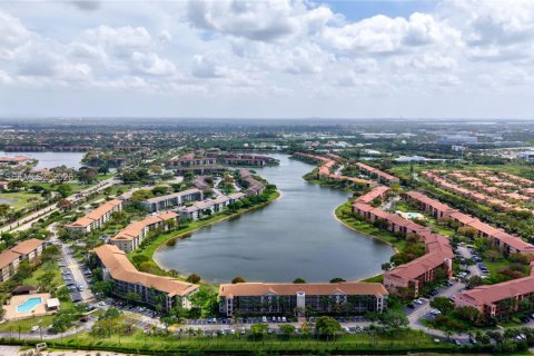 Condo in Pembroke Pines, Florida, 2 bedrooms  № 2067714 - photo 28