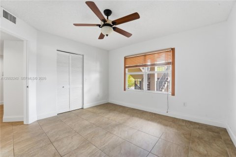 Condo in Pembroke Pines, Florida, 2 bedrooms  № 2067714 - photo 20