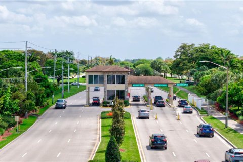 Condo in Pembroke Pines, Florida, 2 bedrooms  № 2067714 - photo 27