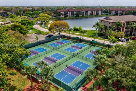 Condo in Pembroke Pines, Florida, 2 bedrooms  № 2067714 - photo 30