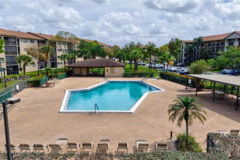 Condo in Pembroke Pines, Florida, 2 bedrooms  № 2067714 - photo 29