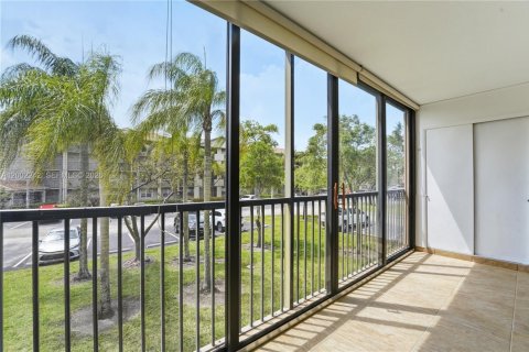 Condo in Pembroke Pines, Florida, 2 bedrooms  № 2067714 - photo 26