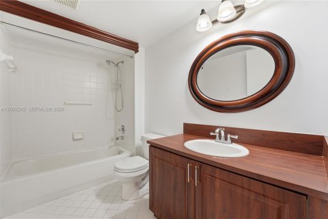 Condo in Pembroke Pines, Florida, 2 bedrooms  № 2067714 - photo 22