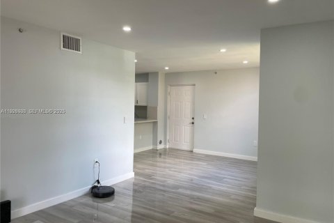 Condo in Miramar, Florida, 1 bedroom  № 1987083 - photo 7