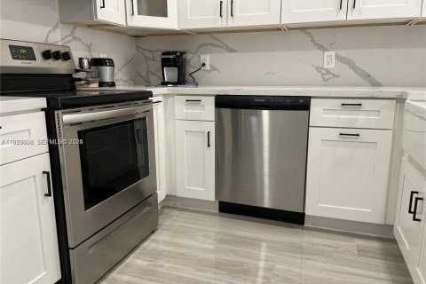 Condo in Miramar, Florida, 1 bedroom  № 1987083 - photo 4