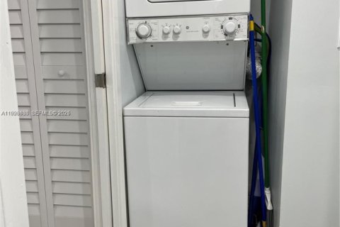 Condo in Miramar, Florida, 1 bedroom  № 1987083 - photo 11