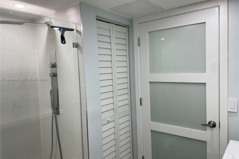 Condo in Miramar, Florida, 1 bedroom  № 1987083 - photo 18