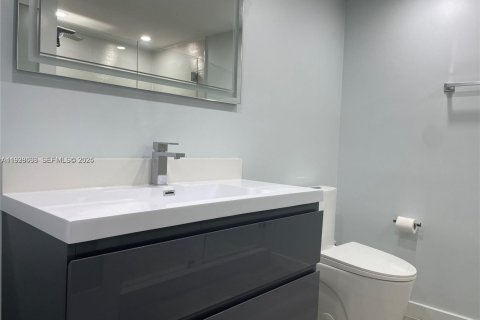 Condo in Miramar, Florida, 1 bedroom  № 1987083 - photo 12