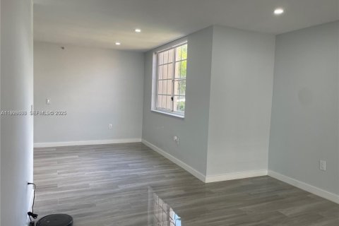 Condo in Miramar, Florida, 1 bedroom  № 1987083 - photo 9