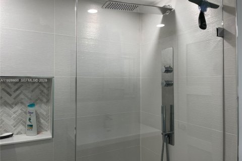 Condo in Miramar, Florida, 1 bedroom  № 1987083 - photo 19