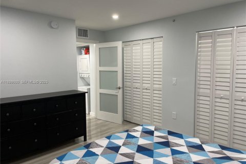 Condo in Miramar, Florida, 1 bedroom  № 1987083 - photo 15