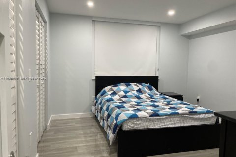 Condo in Miramar, Florida, 1 bedroom  № 1987083 - photo 16