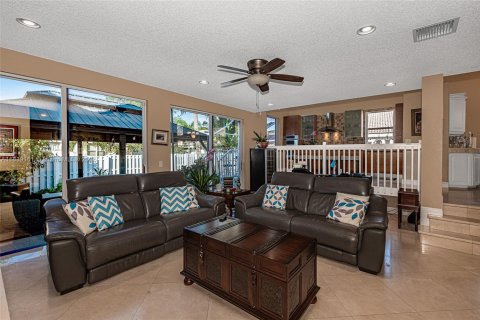 Casa en venta en Pembroke Pines, Florida, 3 dormitorios, 193.89 m2 № 1830155 - foto 12