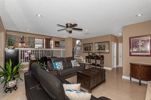 Casa en venta en Pembroke Pines, Florida, 3 dormitorios, 193.89 m2 № 1830155 - foto 13