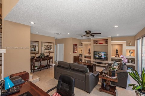 Casa en venta en Pembroke Pines, Florida, 3 dormitorios, 193.89 m2 № 1830155 - foto 11