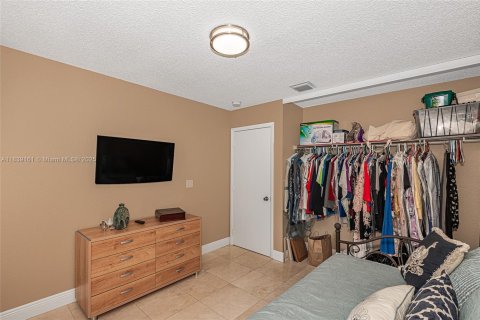 Casa en venta en Pembroke Pines, Florida, 3 dormitorios, 193.89 m2 № 1830155 - foto 8