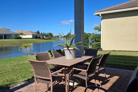 Casa en venta en Port St. Lucie, Florida, 3 dormitorios, 256.22 m2 № 1860721 - foto 7