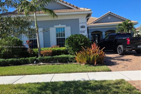 Casa en venta en Port St. Lucie, Florida, 3 dormitorios, 256.22 m2 № 1860721 - foto 1