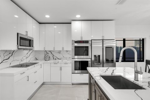 Купить виллу или дом в Майами, Флорида 5 спален, 192.4м2, № 2024607 - фото 11