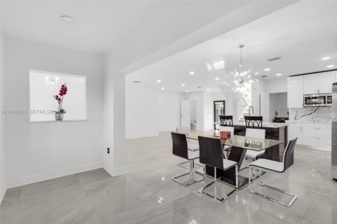 Купить виллу или дом в Майами, Флорида 5 спален, 192.4м2, № 2024607 - фото 12