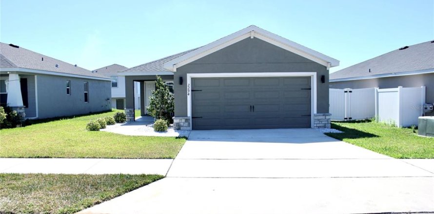 House in Davenport, Florida 3 bedrooms, 140.19 sq.m. № 1551666